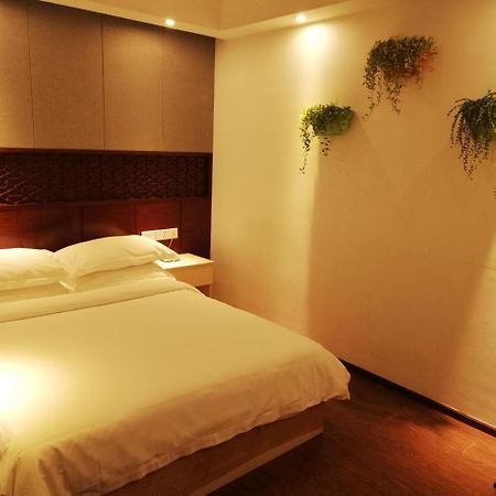 Royal Holiday Hotel Yangon Extérieur photo