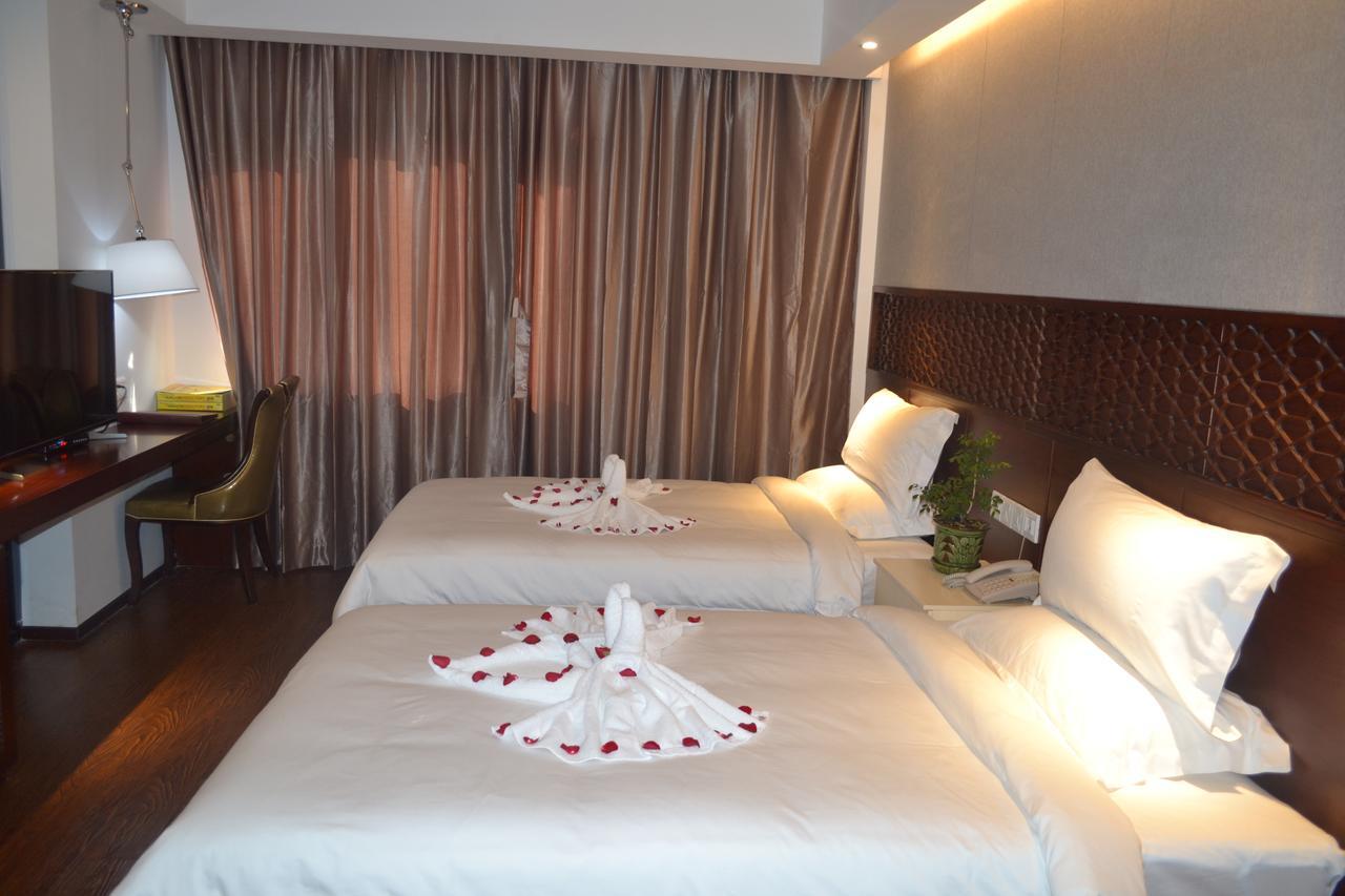 Royal Holiday Hotel Yangon Extérieur photo