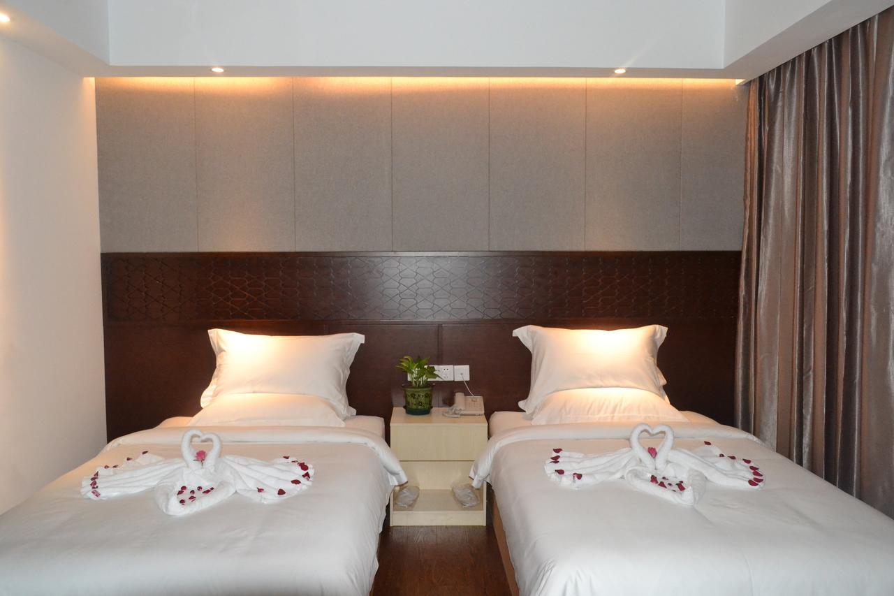 Royal Holiday Hotel Yangon Extérieur photo
