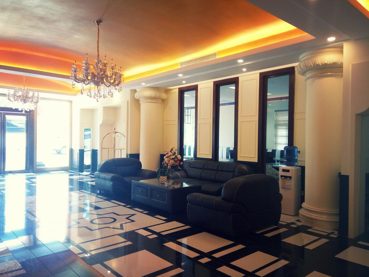 Royal Holiday Hotel Yangon Extérieur photo