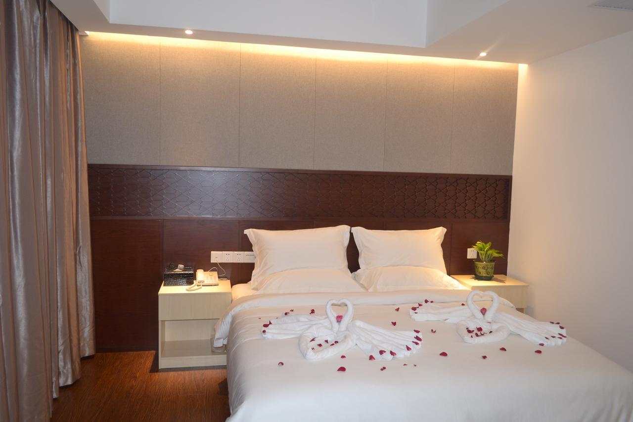 Royal Holiday Hotel Yangon Extérieur photo