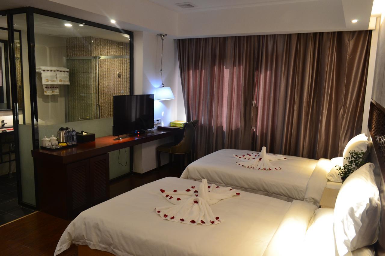 Royal Holiday Hotel Yangon Extérieur photo