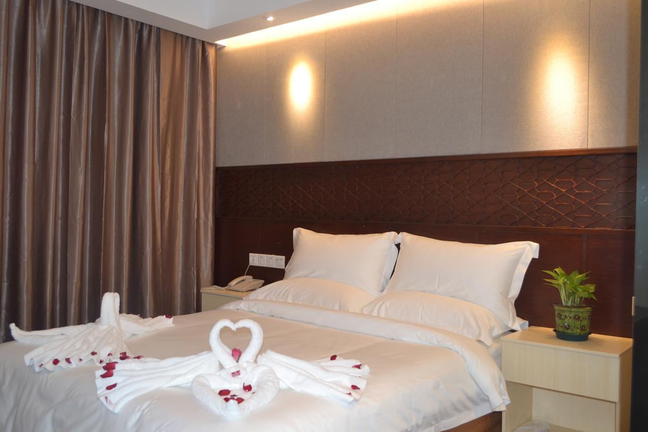 Royal Holiday Hotel Yangon Extérieur photo