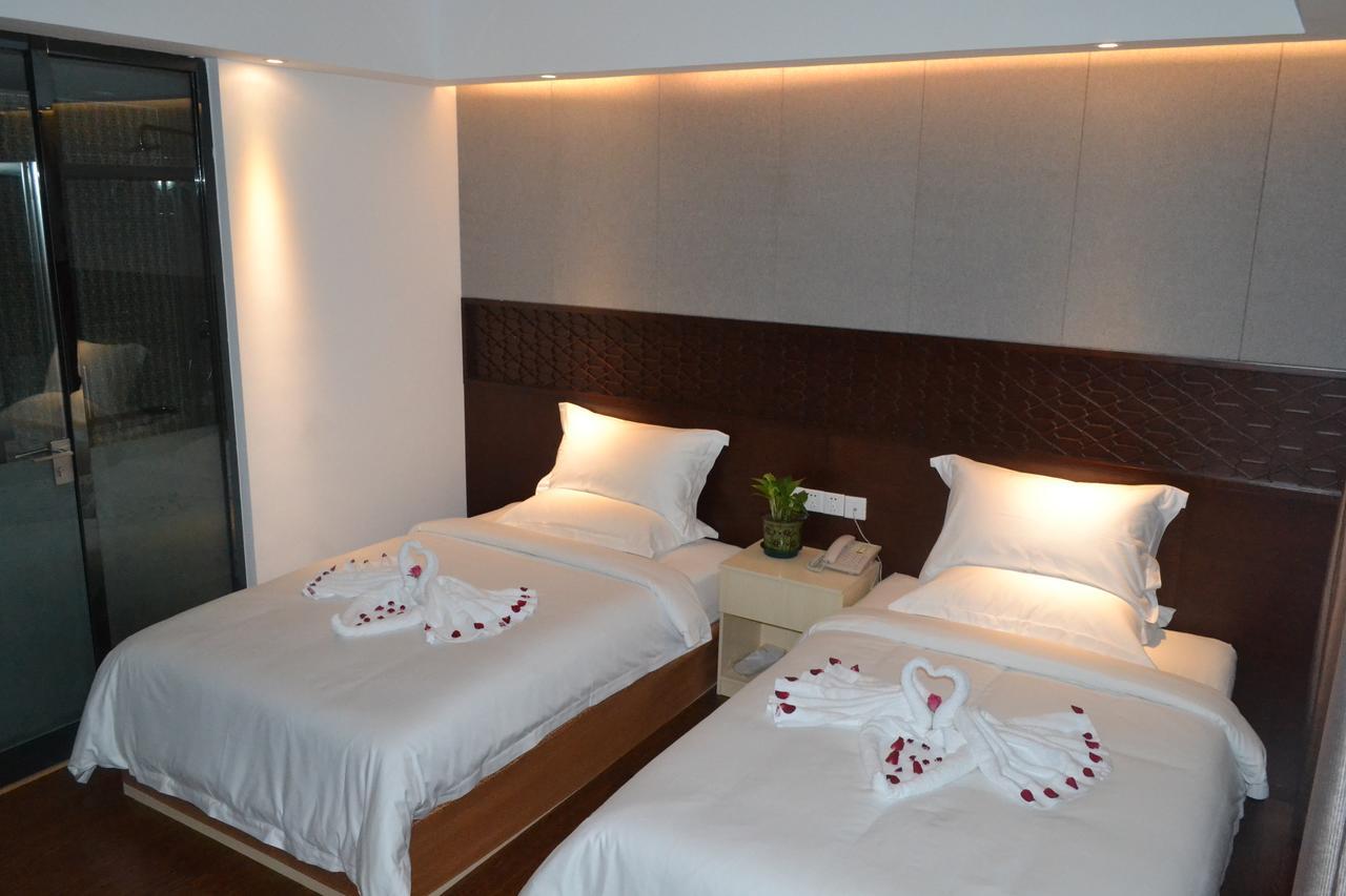 Royal Holiday Hotel Yangon Extérieur photo