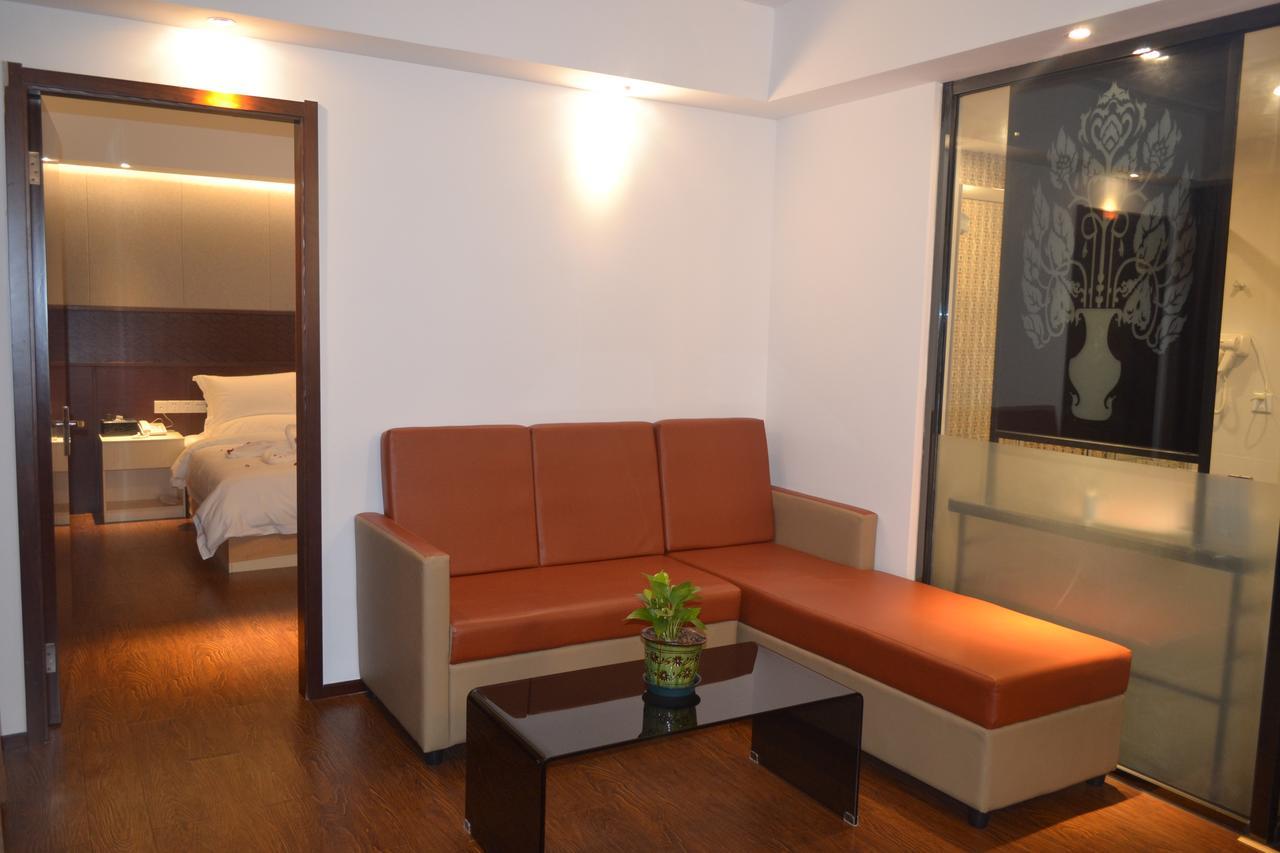 Royal Holiday Hotel Yangon Extérieur photo