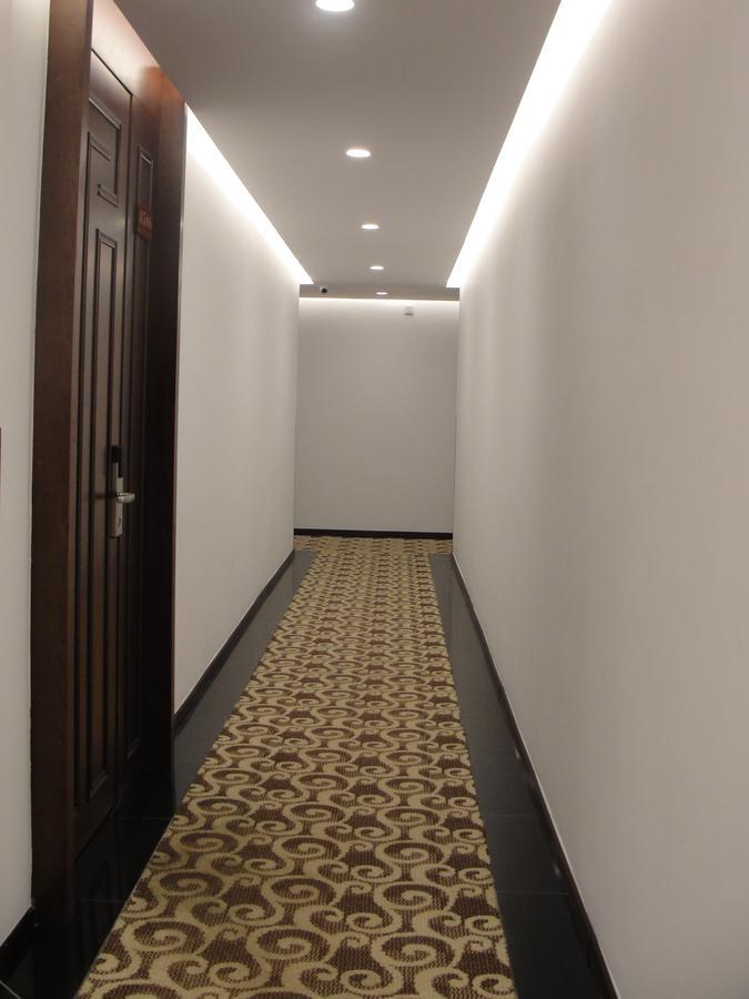 Royal Holiday Hotel Yangon Extérieur photo
