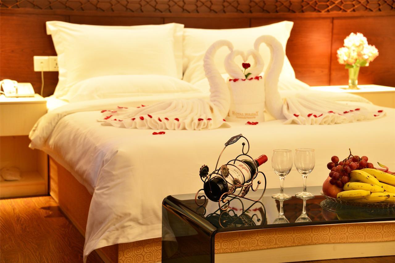 Royal Holiday Hotel Yangon Extérieur photo