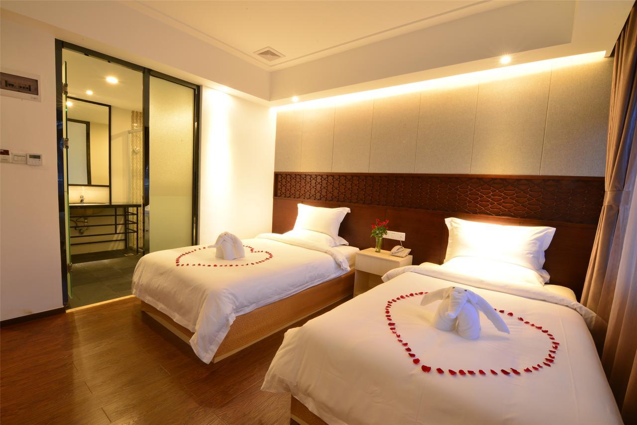 Royal Holiday Hotel Yangon Extérieur photo