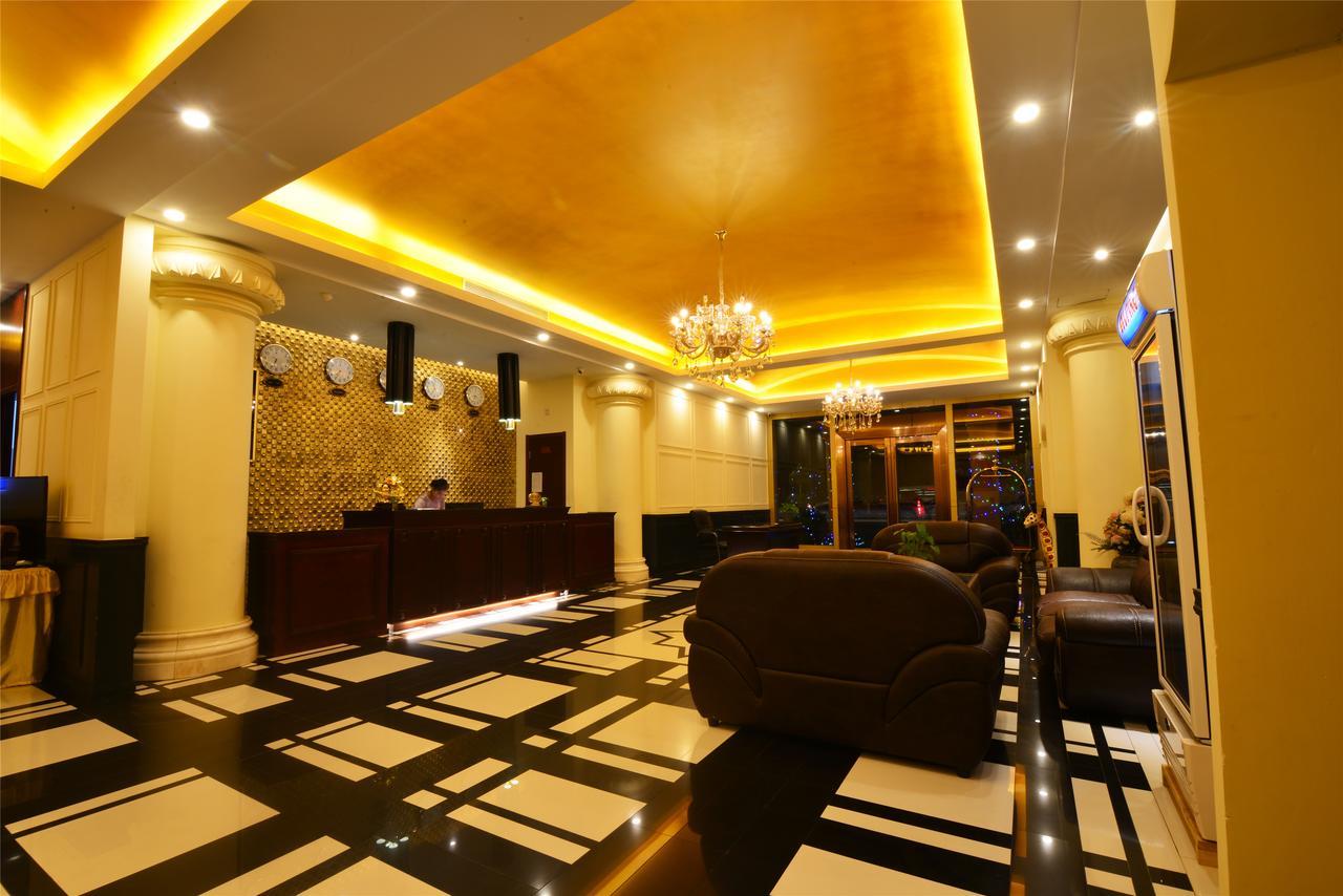 Royal Holiday Hotel Yangon Extérieur photo