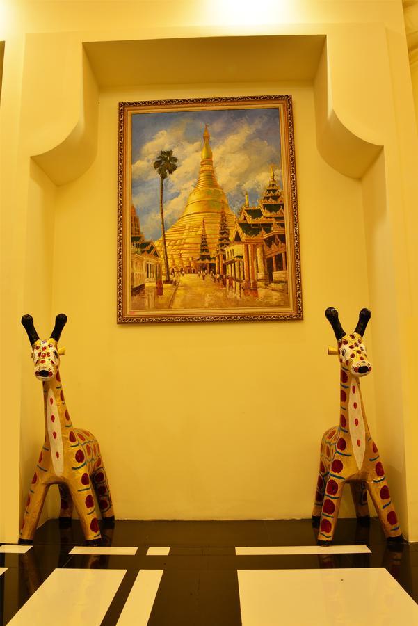 Royal Holiday Hotel Yangon Extérieur photo