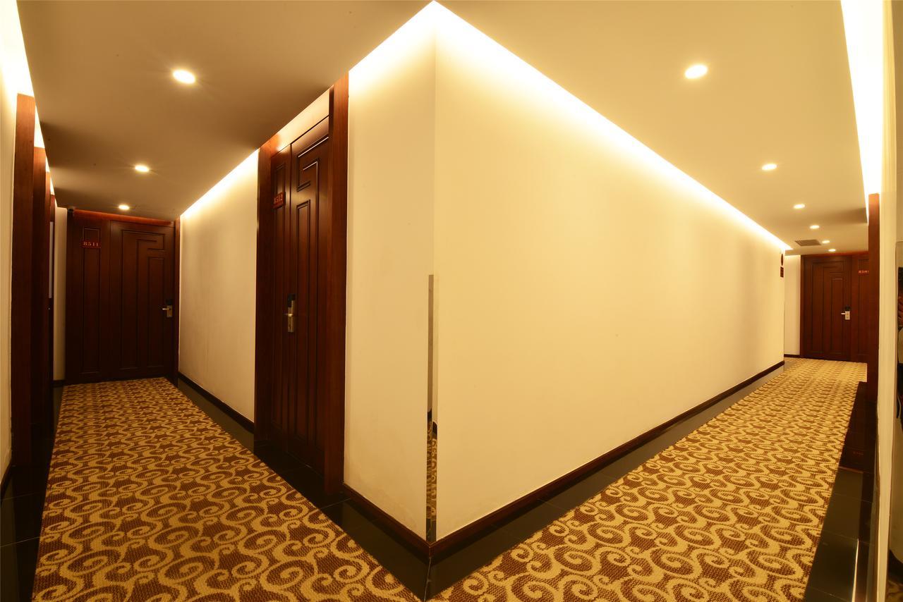 Royal Holiday Hotel Yangon Extérieur photo